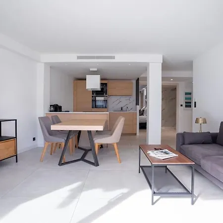 Apartment Amazing Apartment: Beachside Retreat With Terrace