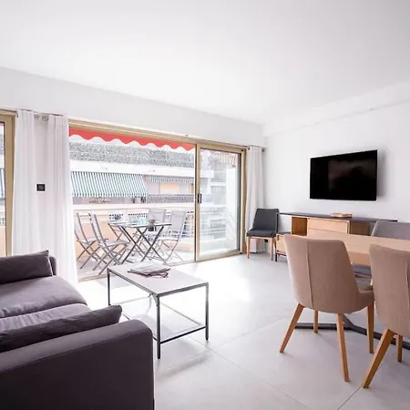 Amazing Apartment: Beachside Retreat With Terrace Apartment *
