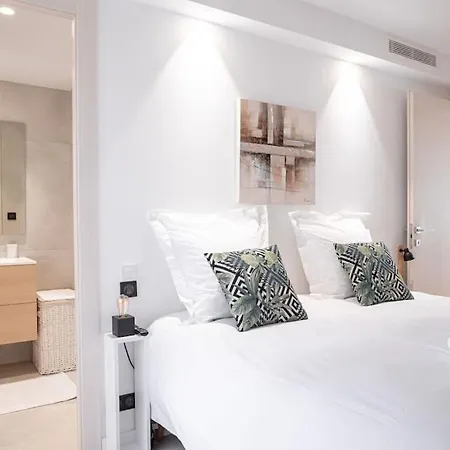 Amazing Apartment: Beachside Retreat With Terrace Apartment *