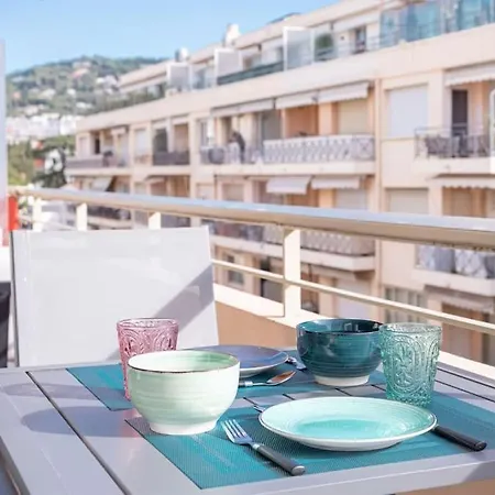 Apartment Amazing Apartment: Beachside Retreat With Terrace
