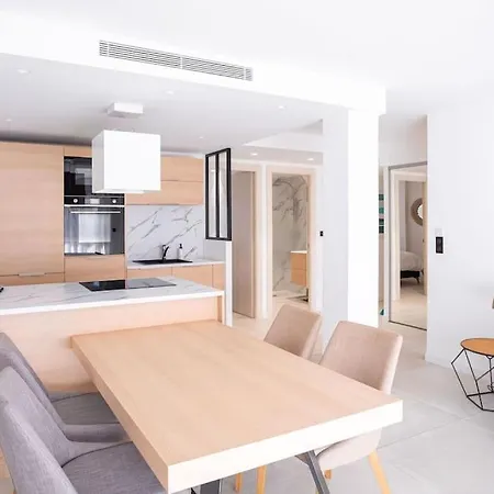 Apartment Amazing Apartment: Beachside Retreat With Terrace Cannes