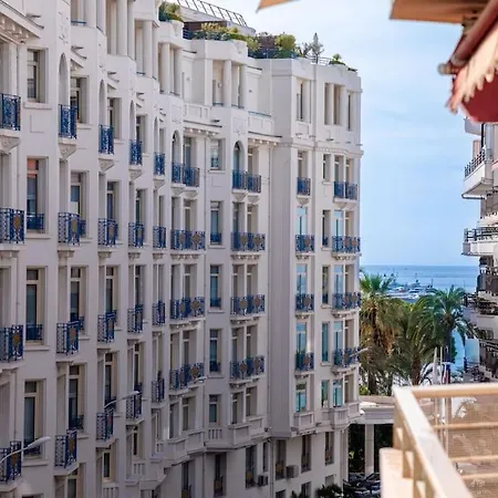 Amazing Apartment: Beachside Retreat With Terrace Cannes