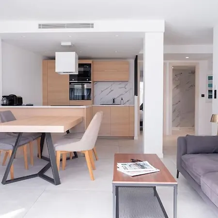 Amazing Apartment: Beachside Retreat With Terrace * Cannes