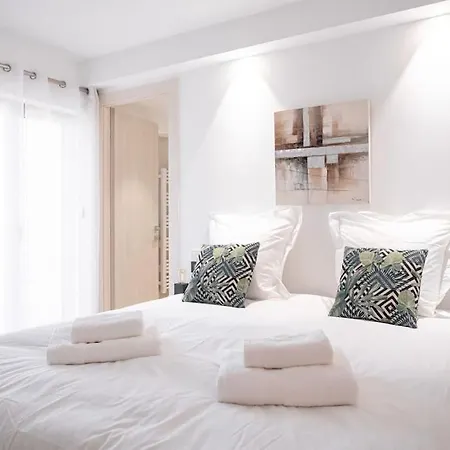 Amazing Apartment: Beachside Retreat With Terrace Apartment *